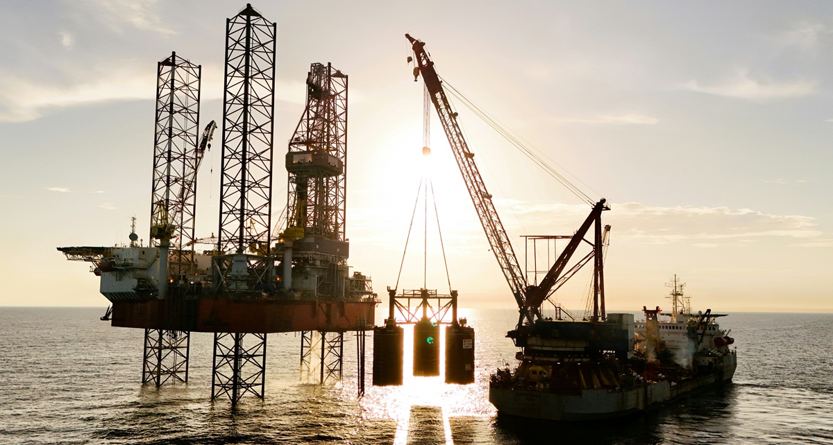 Dynamics 365 Field Service For Offshore Development helps ensure rigs stay safe